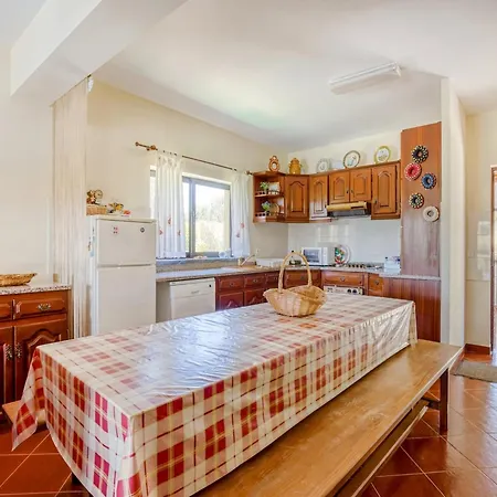 Carcavelos With Pool, Cleaning Included