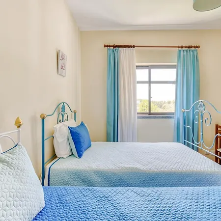 Carcavelos With Pool, Cleaning Included