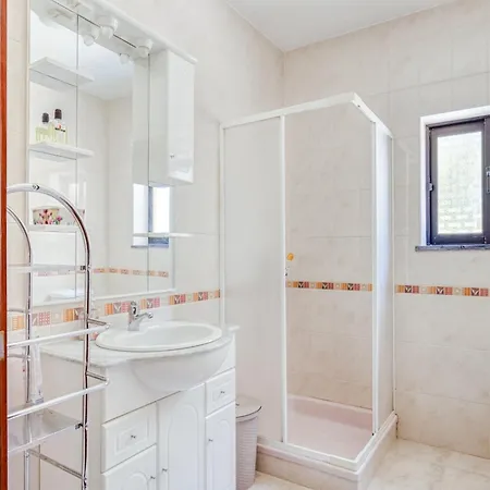 Carcavelos With Pool, Cleaning Included *