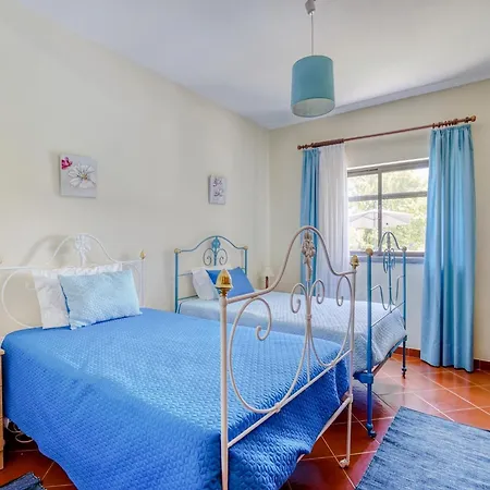 Carcavelos With Pool, Cleaning Included Vakantiehuis Carcavelos (Coimbra)